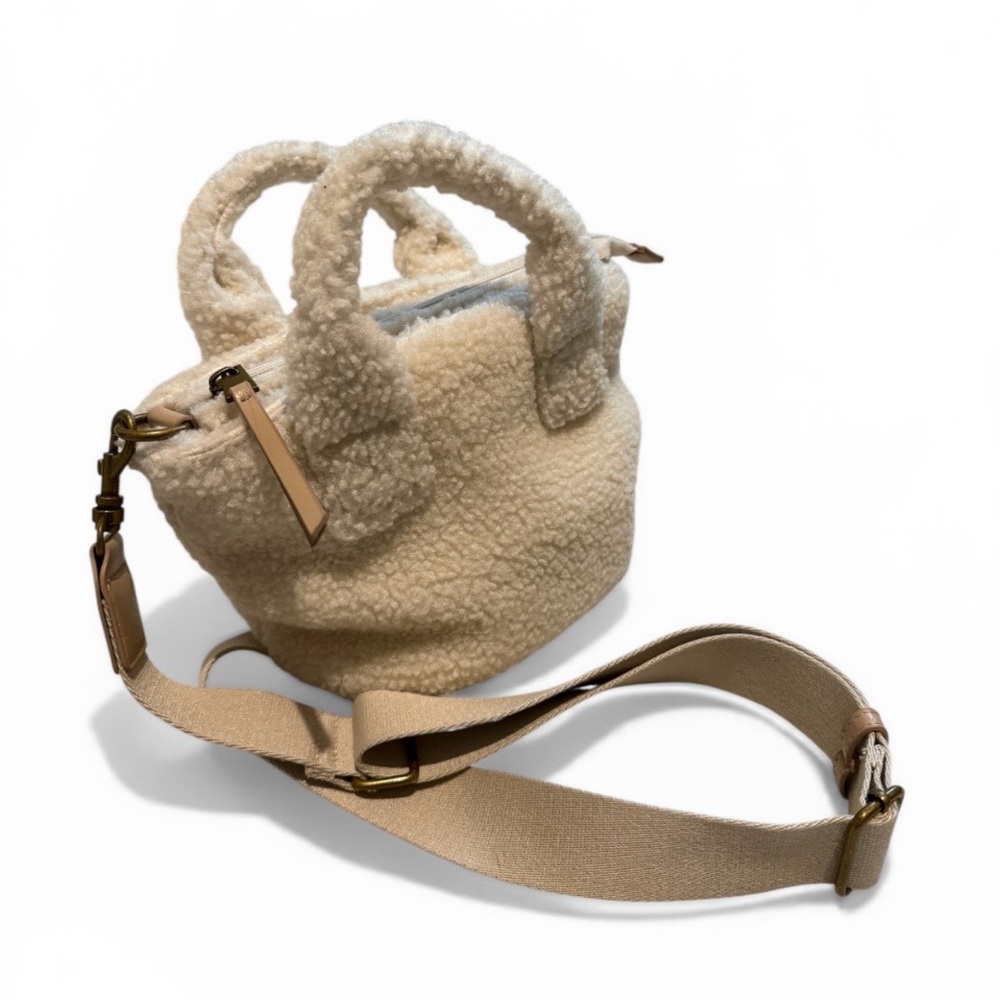 Universal Thread Women’s Sherpa Style Purse, Bag With Shoulder Strap